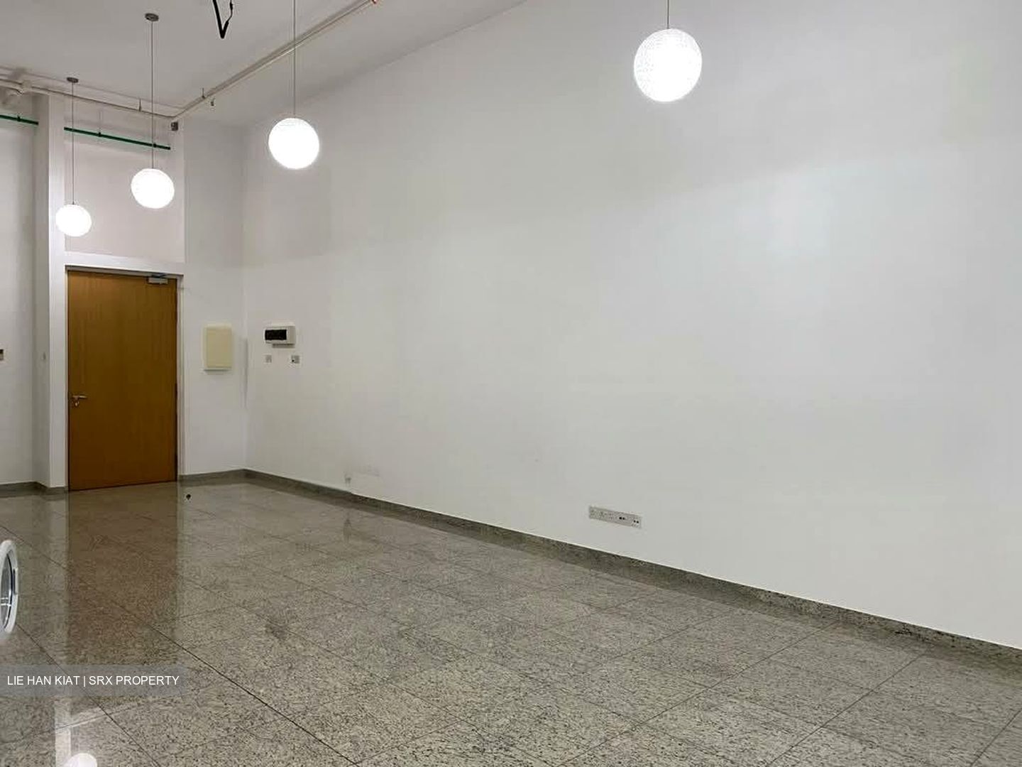The Central (D1), Office #585385351